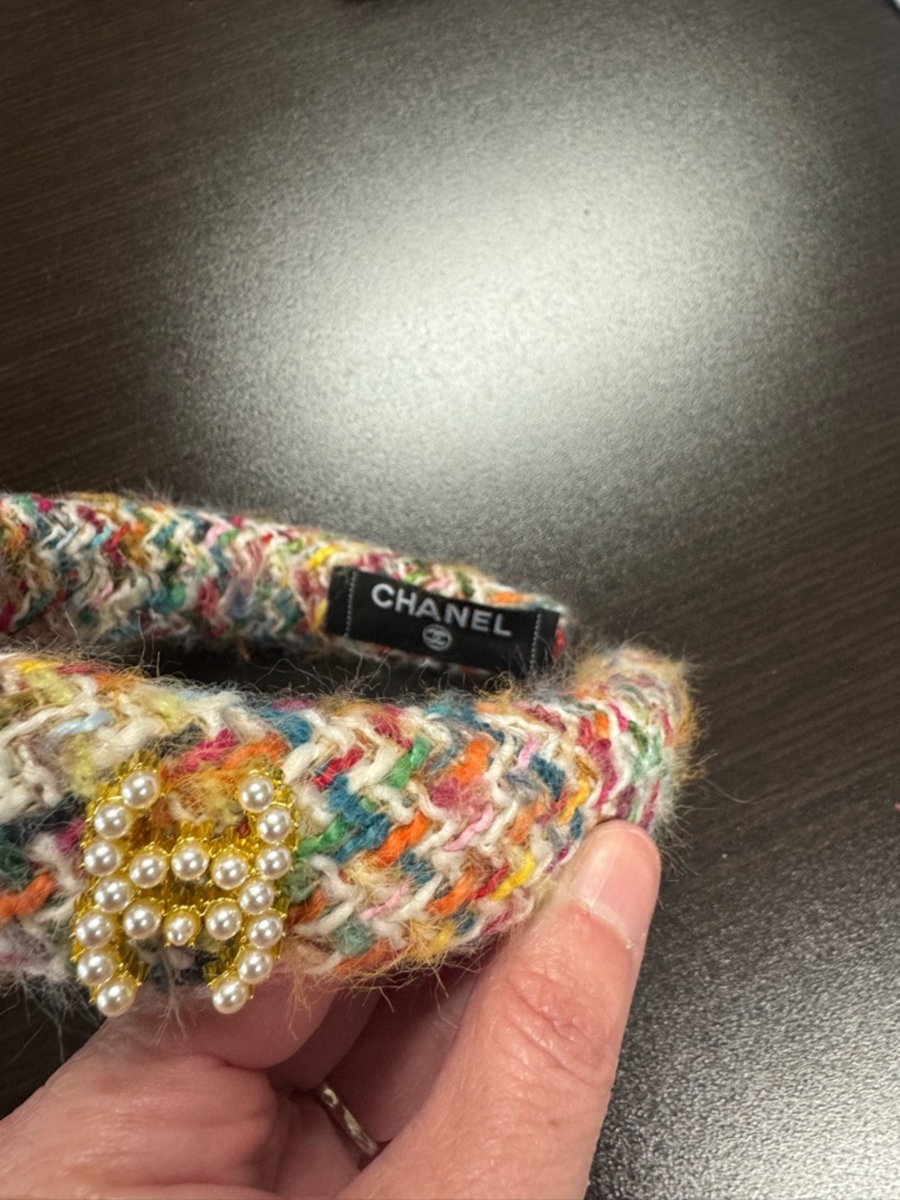 CHANEL Multicolor Knit Headband with Gold Pearl CC - Picture 2 of 7